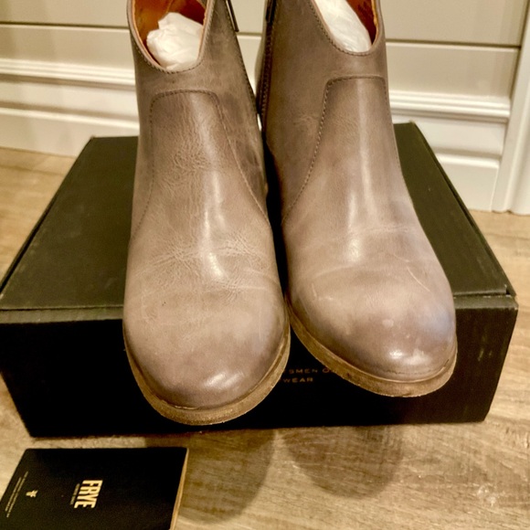 Frye Women's Gray Leather Ankle Boots - Picture 9 of 12